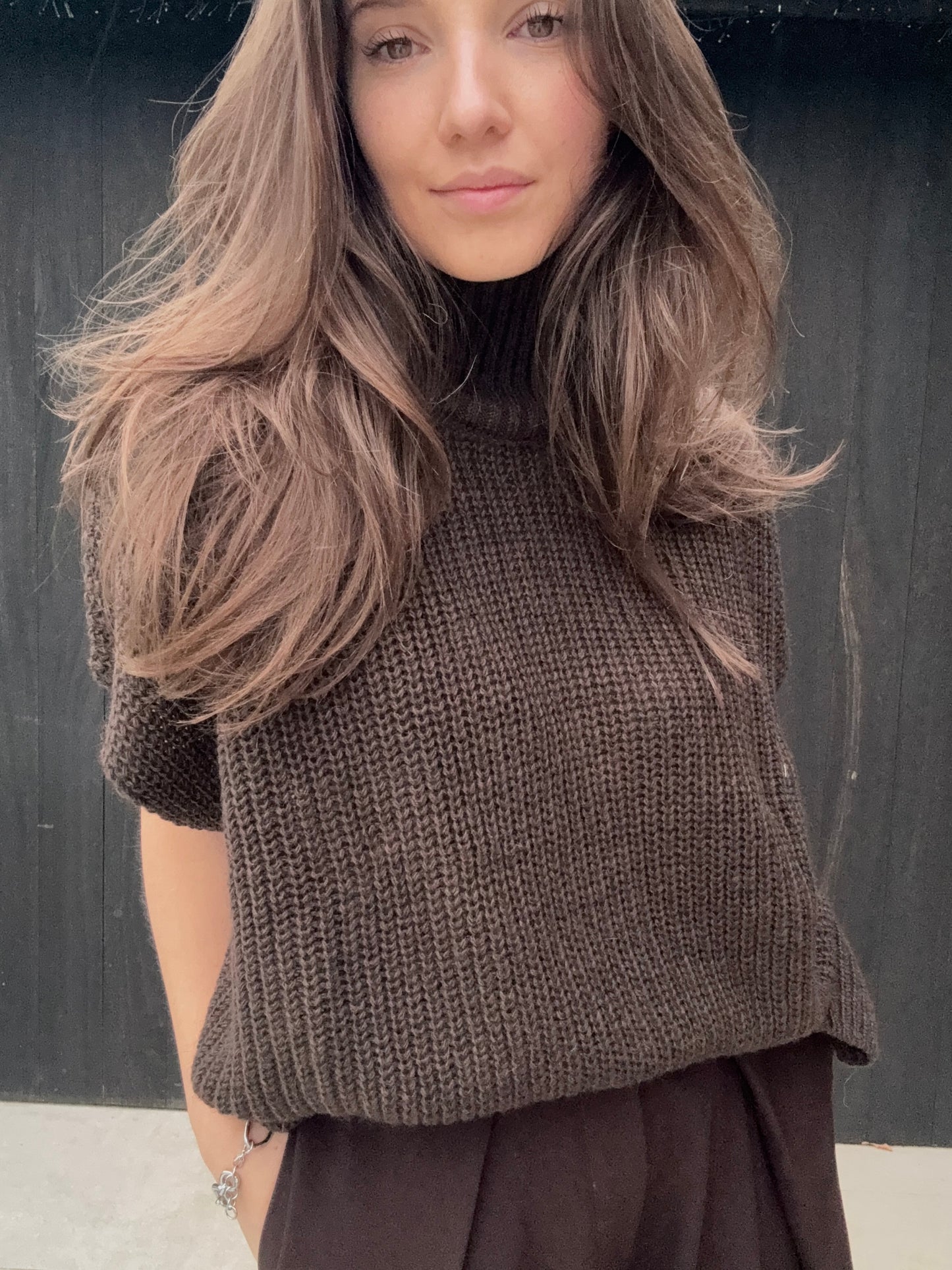 SLEEVELESS KNIT BROWN