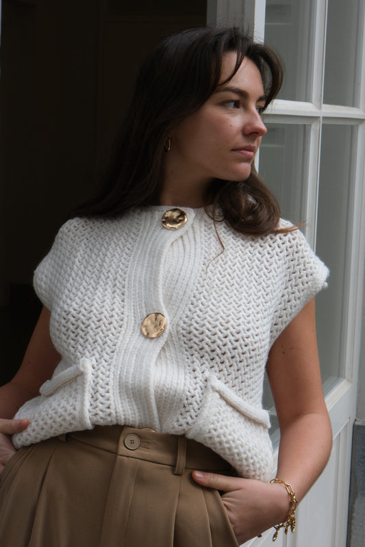BUTTON KNIT TOP